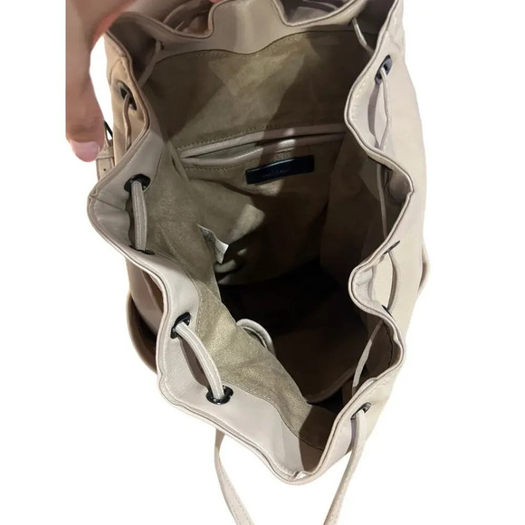 Elizabeth and James Backpack​ - Picture 4 of 12